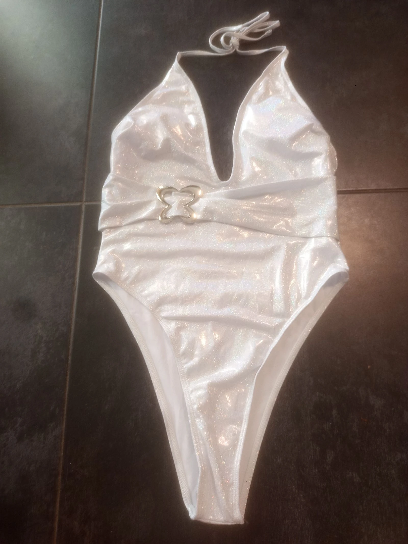 Maillot de bain argenté brillant avec ceinture